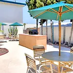 Howard Johnson By Wyndham Buena Park 